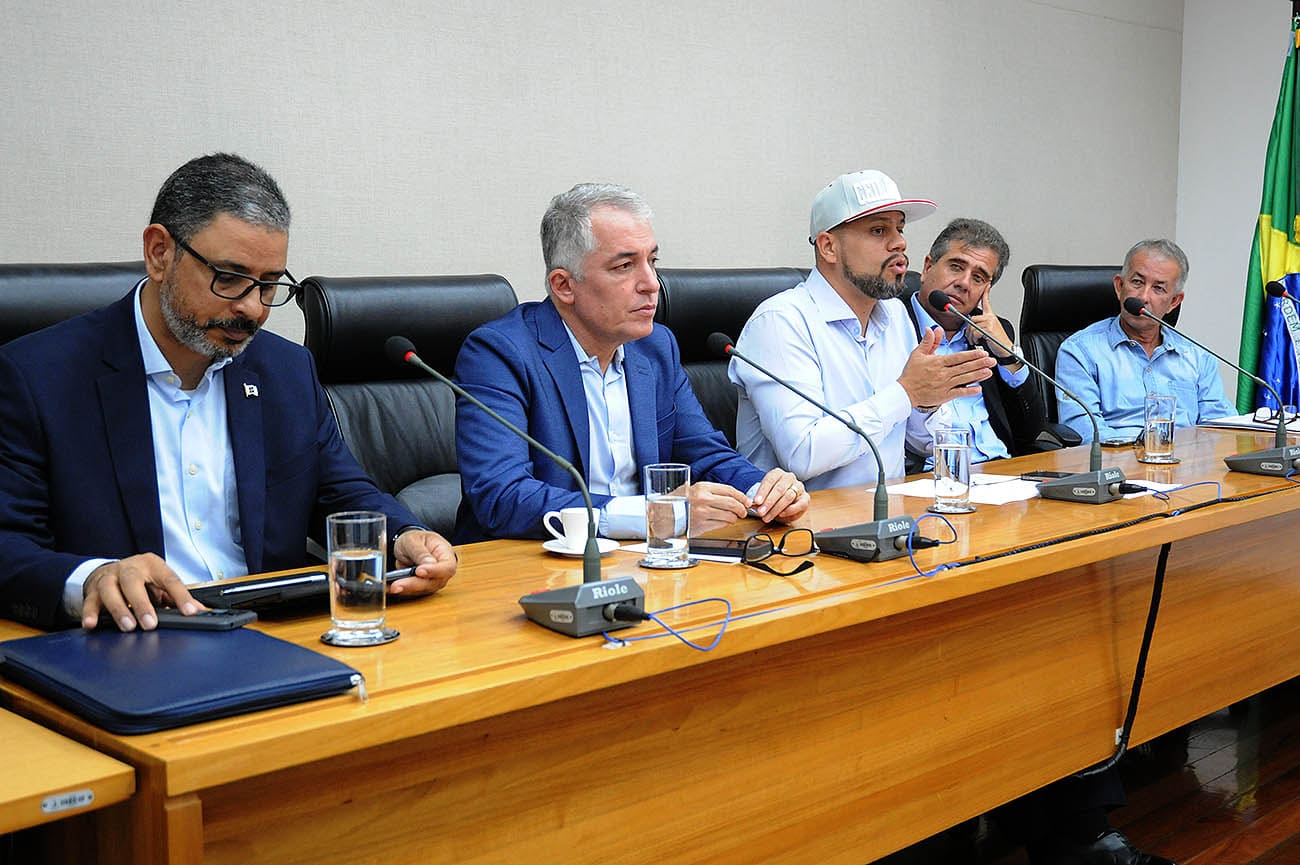 Gestores e especialistas debatem transporte público em reunião técnica da CLDF