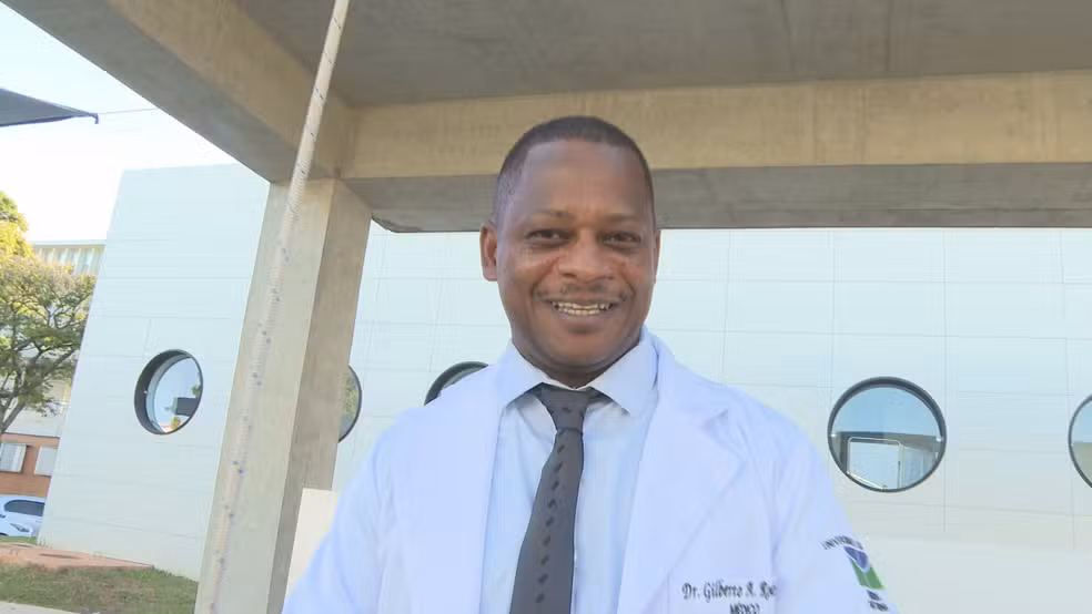 Ex-cobrador de ônibus se forma em medicina na UnB aos 47 anos