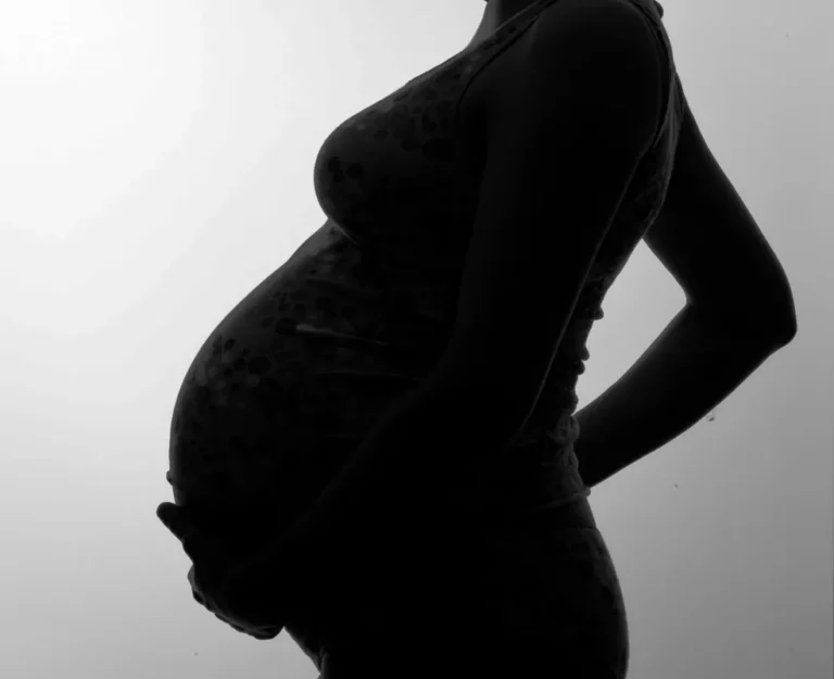 Mães apontam dificuldades na conciliação entre saúde mental e cuidados com filhos