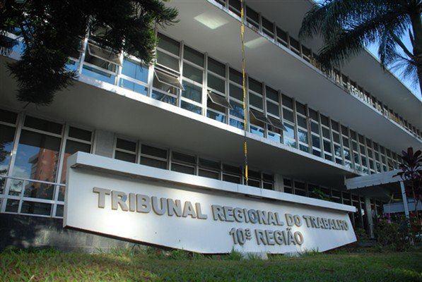 TRT reverte demissão por justa causa de faxineiro com depressão grave