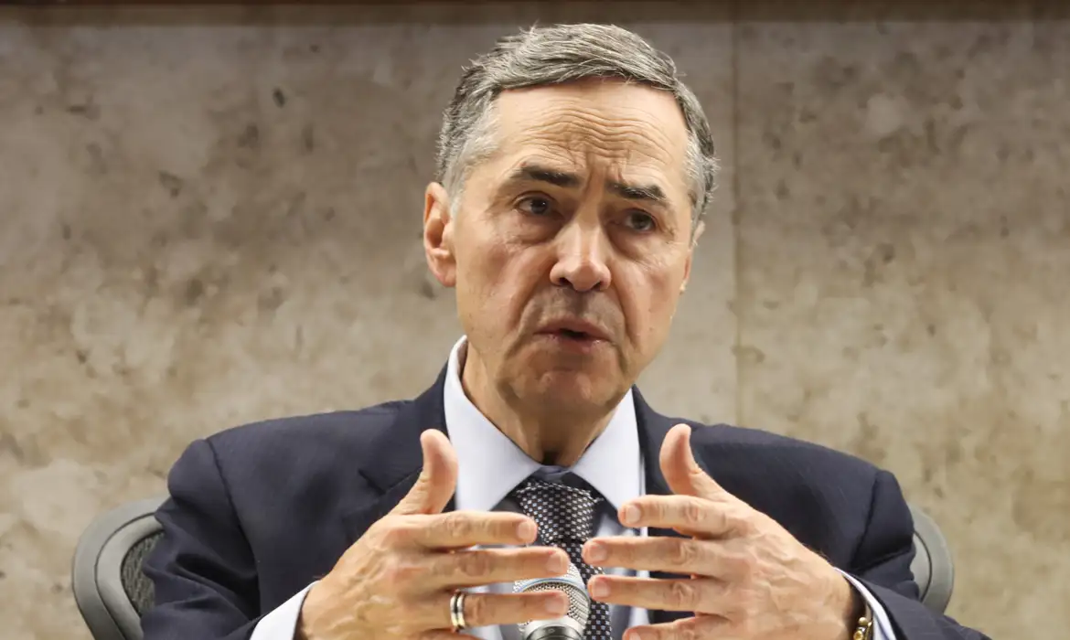 Sem regular redes, mundo vai “desabar em abismo de ódio”, diz Barroso