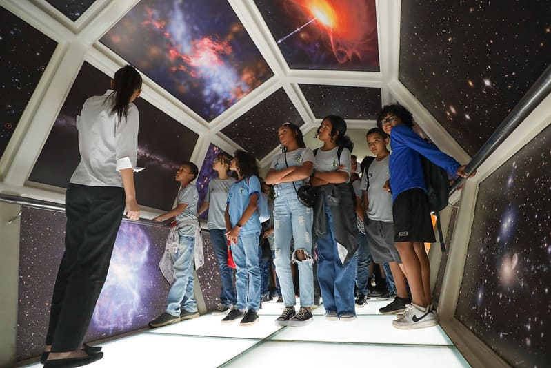 Explore o Quadrado: Céu estrelado do Planetário e espaços culturais para encantar as crianças nas férias