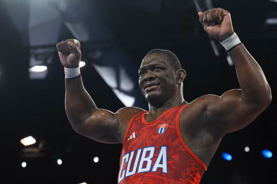 Lutador cubano é primeiro atleta da história a conquistar cinco ouros consecutivos nas Olimpíadas