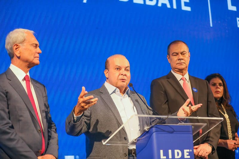 Ibaneis Rocha destaca avanços econômicos e força do setor de comércio e serviços no DF