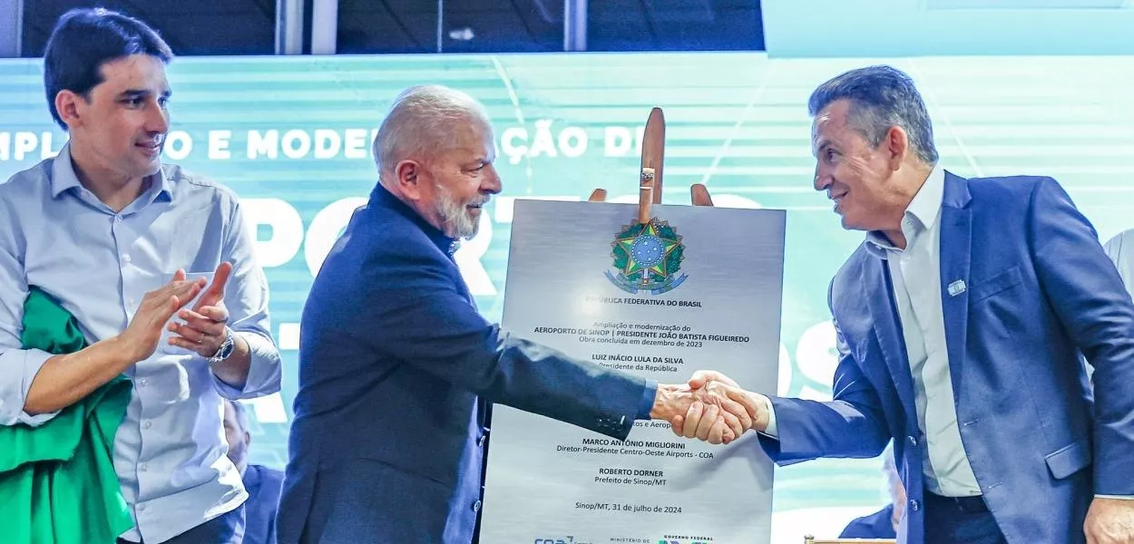 Bolsonarista, governador de MT elogia Lula e plateia grita: “Faz o L!”