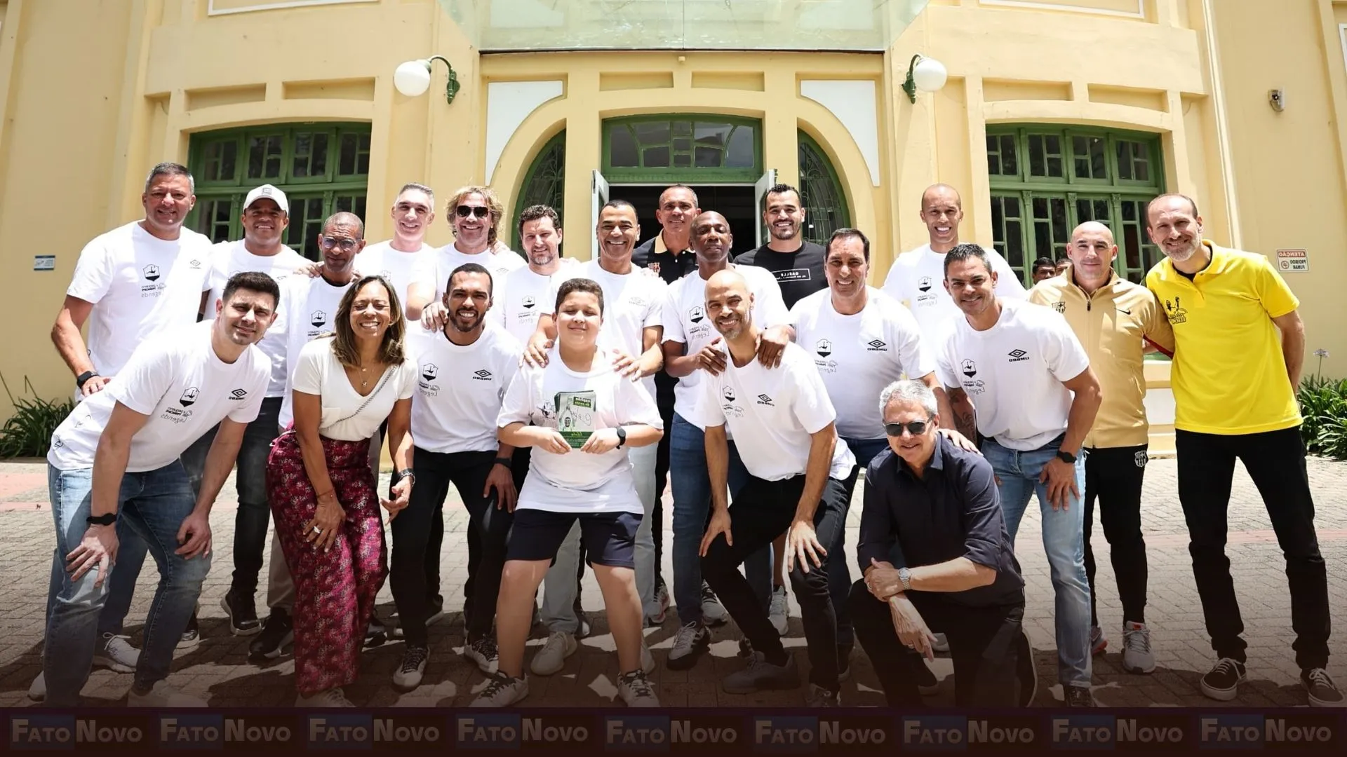 Craques do futebol visitam o Hospital Pequeno Príncipe
