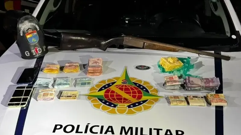 Motorista é detido com espingarda e crack após acompanhamento em Samambaia