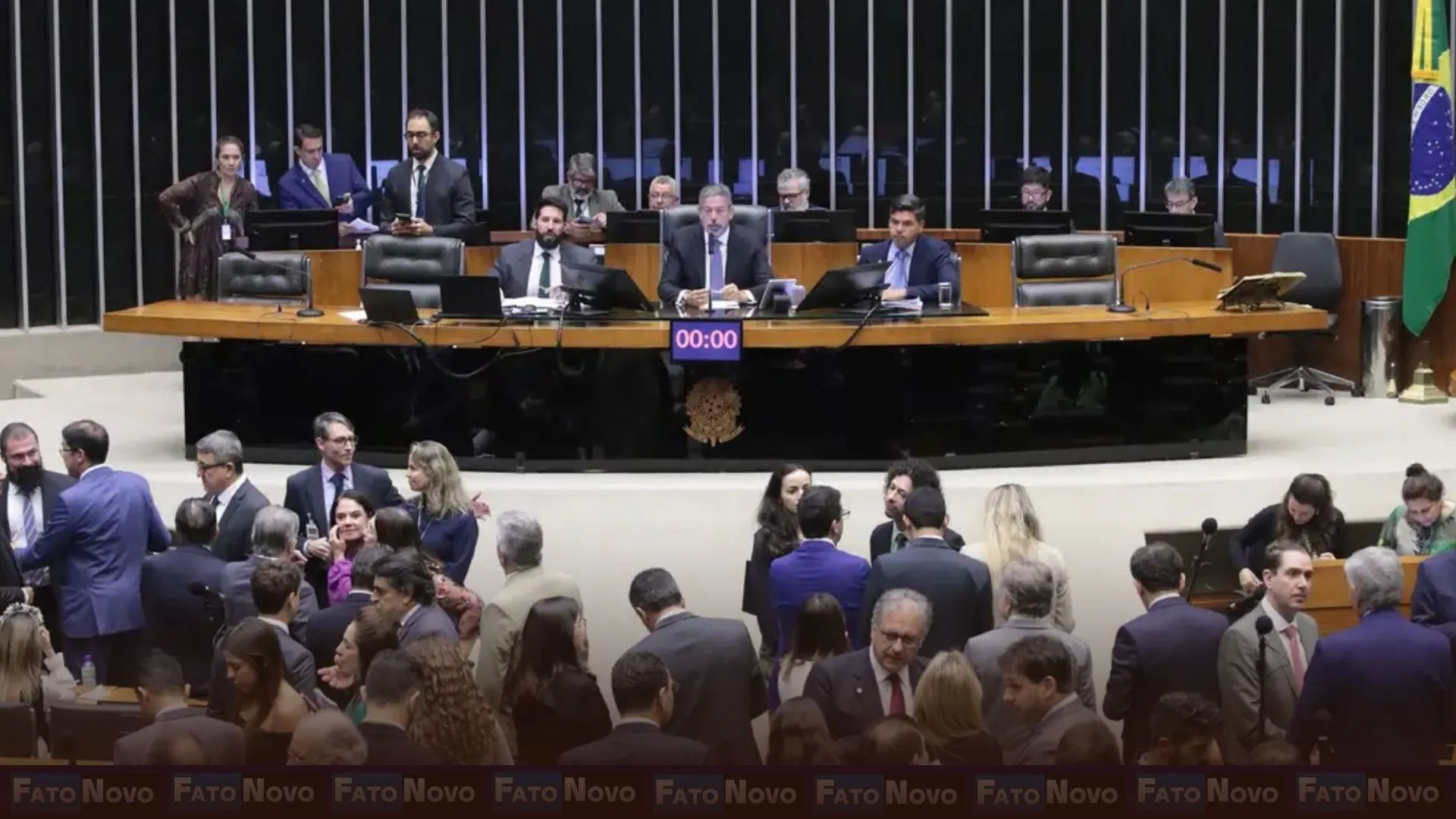 Câmara rejeita mudanças do Senado e aprova reforma tributária