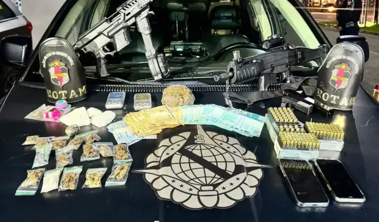Homem é preso em Ceilândia com arma, drogas e dispositivo que transforma pistola em submetralhadora