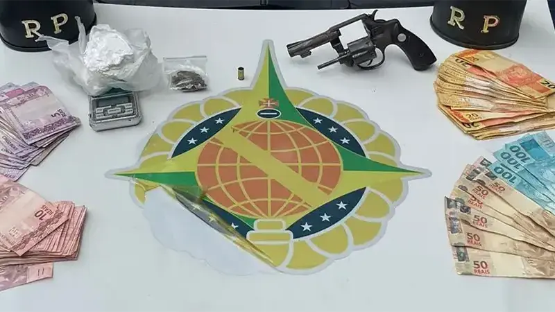 Revolver e droga são apreendidos durante buscas no Sol Nascente