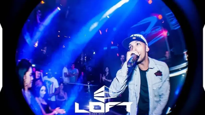 De volta com grande estilo!  lança seu novo Single Piscina