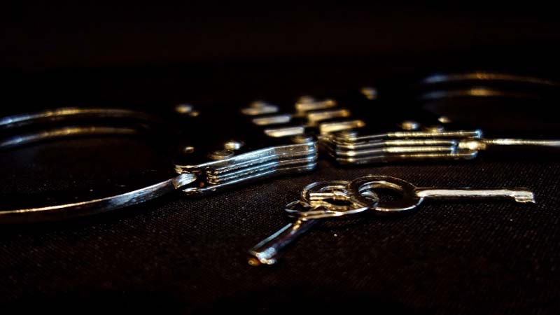 Polícia Civil do Distrito Federal cumpre mandados de busca e apreensão e de prisão preventiva de um dos três autores de furto a residência na Asa Norte