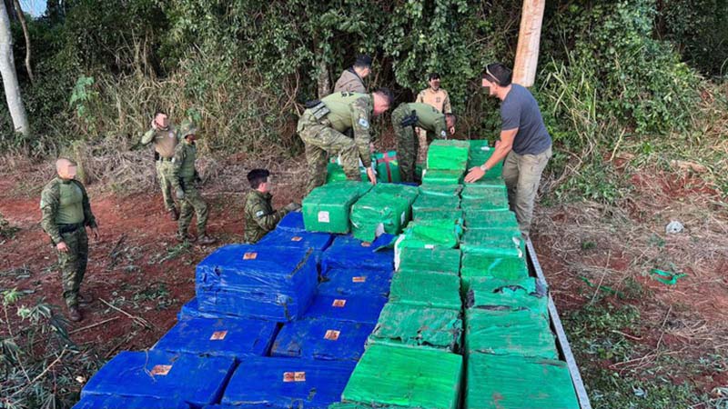 PF e BPFRON apreendem mais de 8 toneladas de maconha no PR