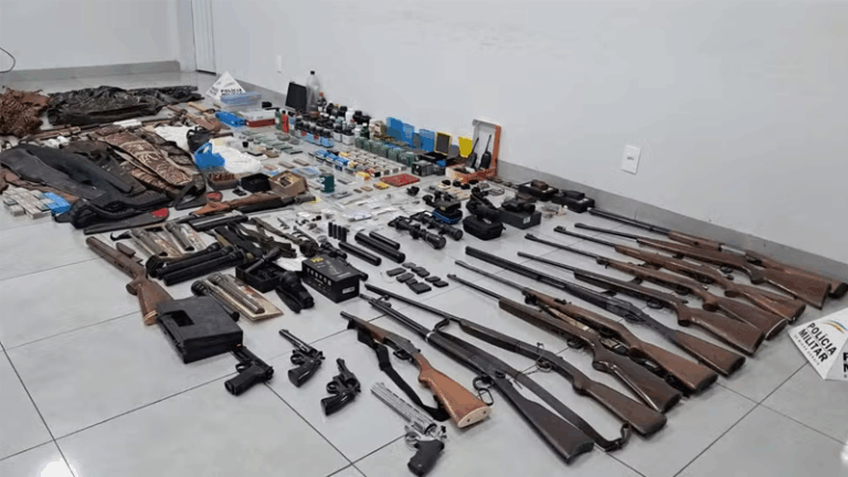 Arsenal com mais de 10 armas é apreendido em Santa Vitória MG