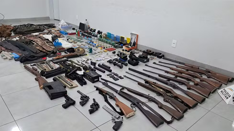 Arsenal com mais de 10 armas é apreendido em Santa Vitória MG