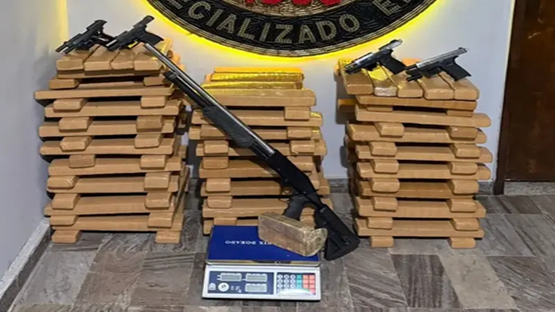 Belo Horizonte – homem é preso com 113 barras de maconha e cinco armas