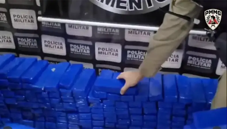 Muriaé MG – Polícia Militar realiza apreensão de 456 barras de maconha