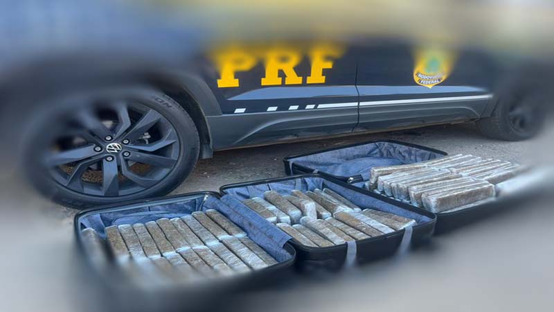 PRF apreende cerca de 50 kg de maconha com passageiras em ônibus de turismo na BR-116, em Manhuaçu (MG)