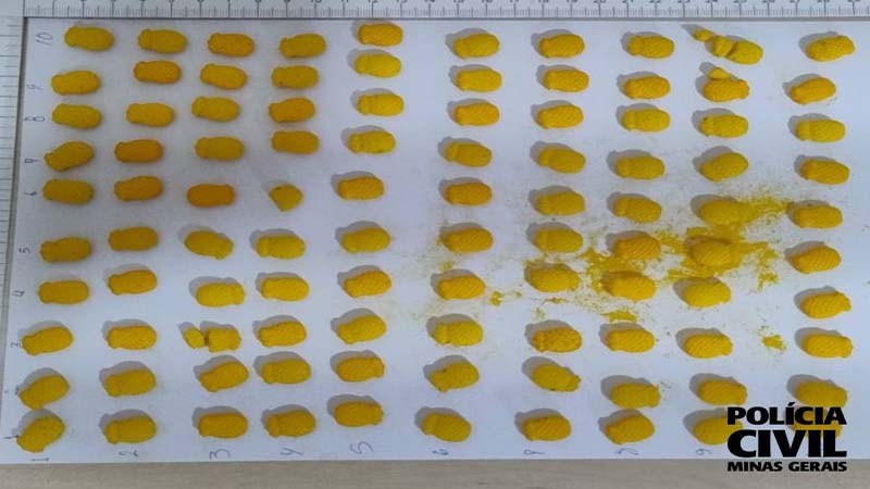 PCMG Correspondência com cem comprimidos de ecstasy é interceptada em Ponte Nova
