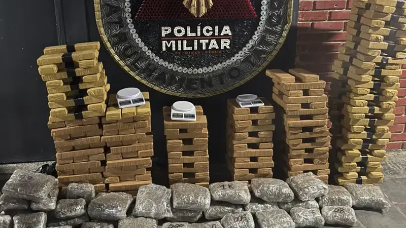 Belo Horizonte – Operação policial em aglomerados apreende fuzil, revólver e drogas