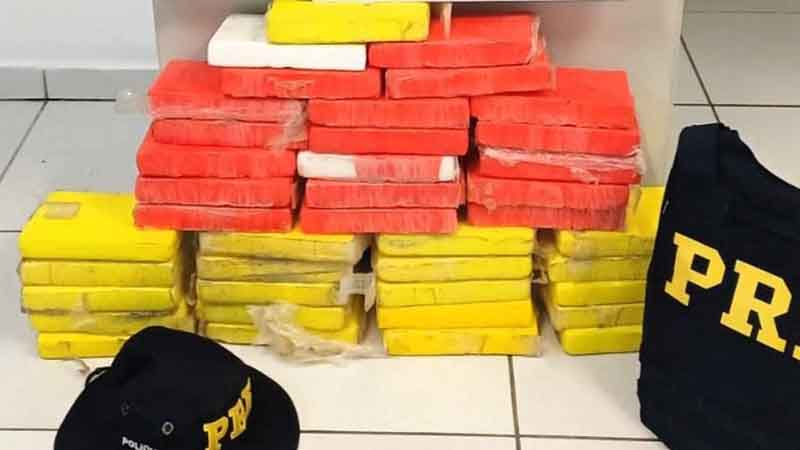 Furgão carregado com 43 quilos de cocaína é interceptada pela PRF em Tubarão