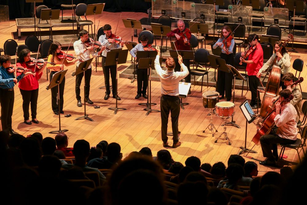 Orquestra Sinfônica de Portugal leva mais de 400 estudantes a concerto no Teatro Nacional