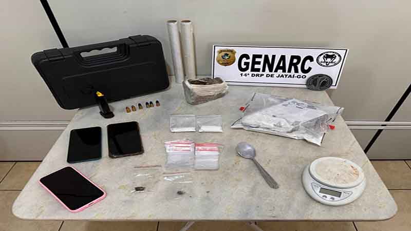 PCGO cumpre mandados de busca e apreensão e prende homem por tráfico de drogas