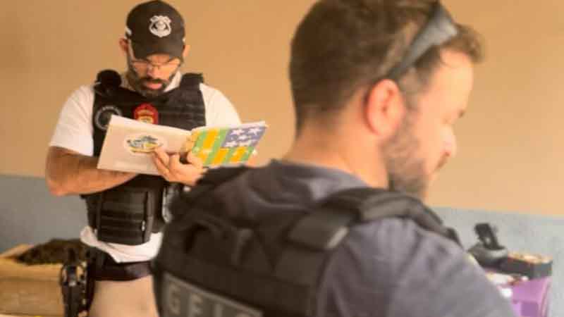 PCGO Operação conjunta prende dupla em flagrante por tráfico de drogas em bairro de Cristalina