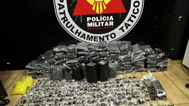 Foragido de 29 anos é preso com ecstasy, haxixe e skunk em Sabará, na Grande BH
