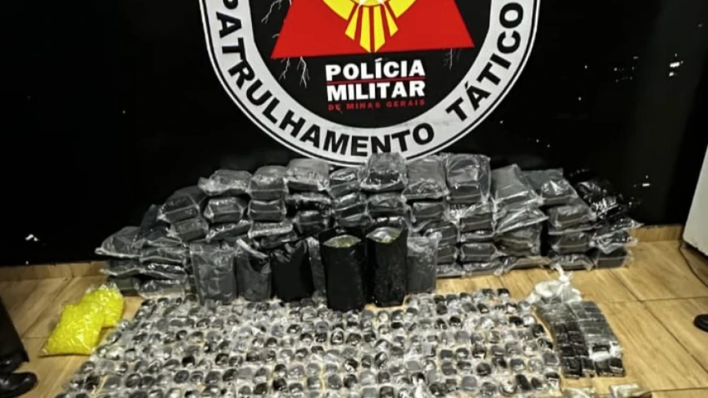 Foragido de 29 anos é preso com ecstasy, haxixe e skunk em Sabará, na Grande BH