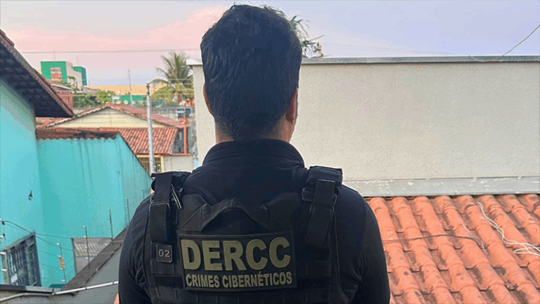 PCGO prende investigados por golpe com placas solares