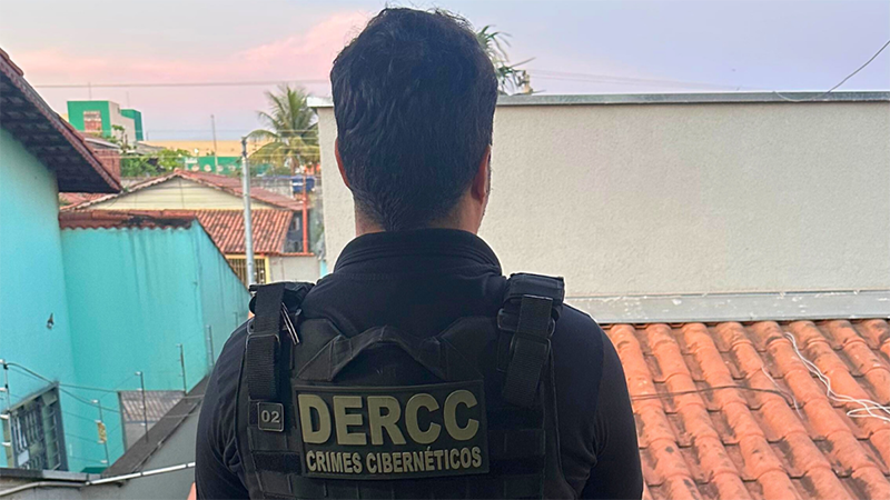 PCGO prende investigados por golpe com placas solares