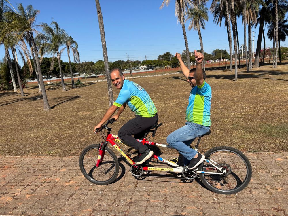 Servidor da Novacap supera cegueira para enfrentar desafio ciclístico