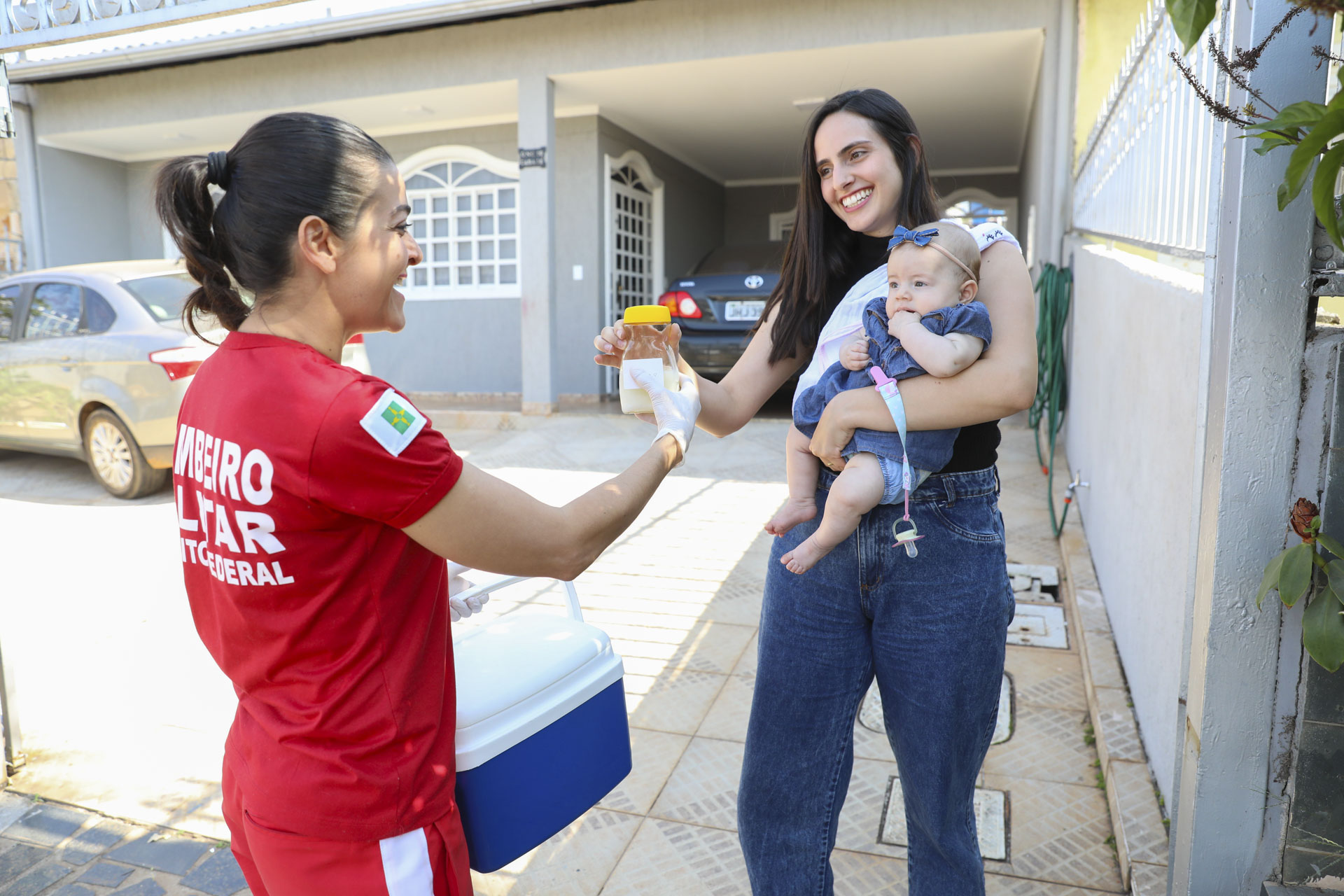 Apoio dos Bombeiros do DF na coleta de leite humano ajuda a salvar vidas de bebês internados