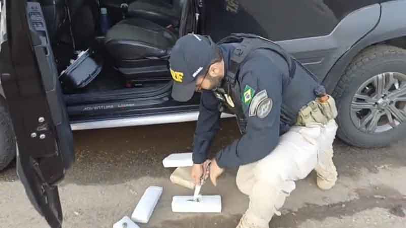 PRF apreende Cloridrato de Cocaína, Maconha, Skunk e Crack em veículo na BR 262 em Rio Casca (MG)