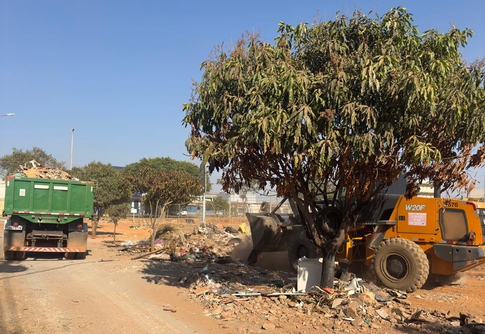 Mutirão de limpeza retira 1,7 mil toneladas de lixo de ruas em Ceilândia