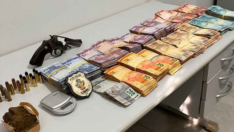 PCGO prende homem por tráfico de drogas, posse ilegal de arma e apreende mais de R$ 70 mil em Maurilândia