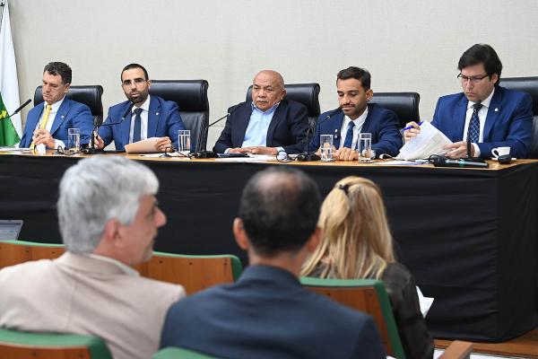 CCJ dá parecer favorável a projeto que autoriza venda de imóveis do GDF na Asa Norte