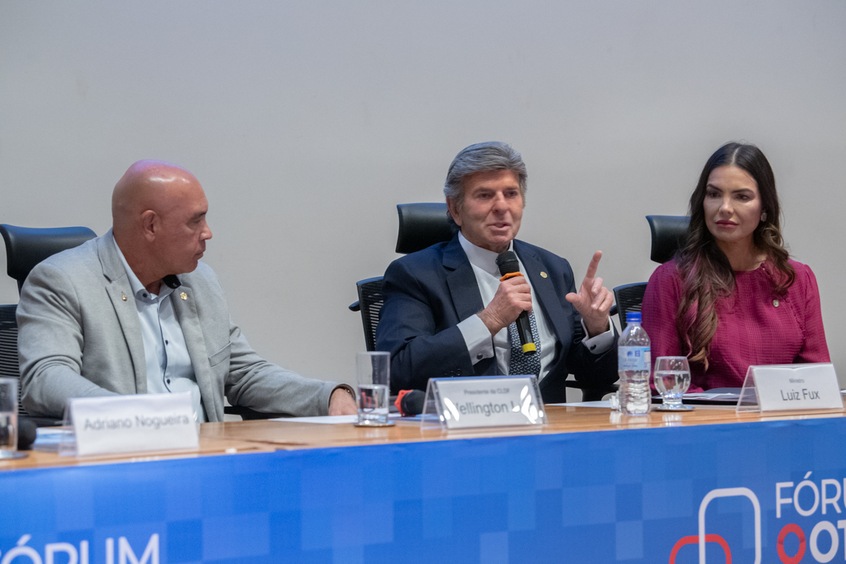 Desenvolvimento nacional é tema de fórum na CLDF com presença de Luiz Fux e Ciro Gomes