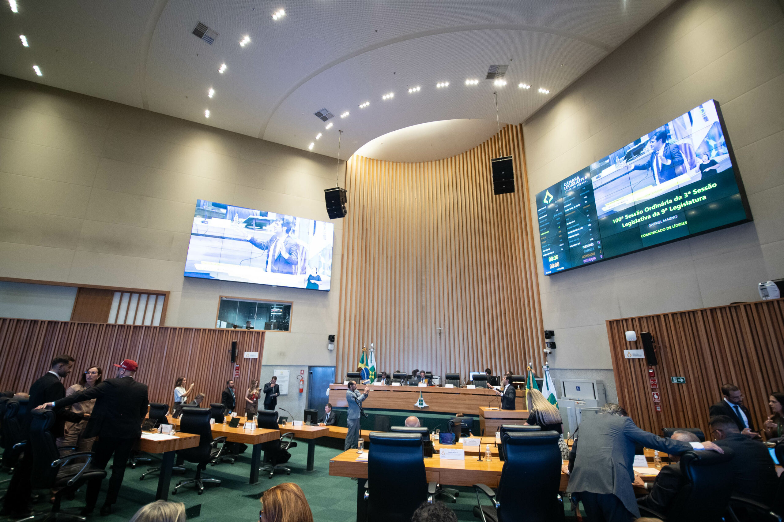 Situação das obras públicas gera debate entre oposição e deputados governistas