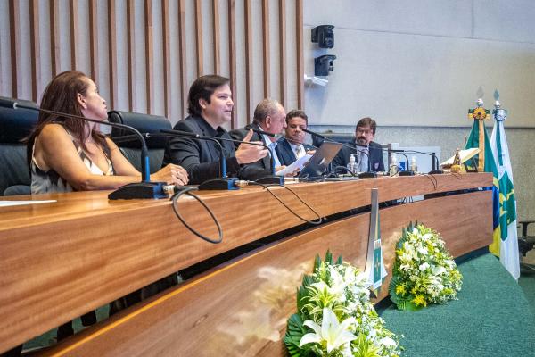 Síndicos recebem homenagem no Plenário da Câmara