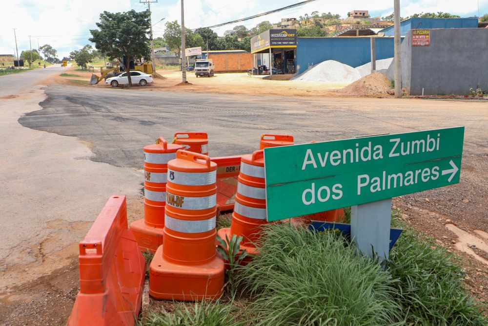 Pavimentação na Avenida Zumbi dos Palmares, em São Sebastião, vai beneficiar cerca de 10 mil pessoas