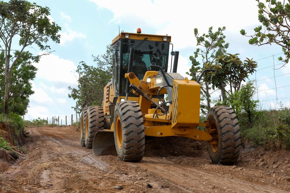 Ações de manutenção recuperam principais estradas rurais de Água Quente