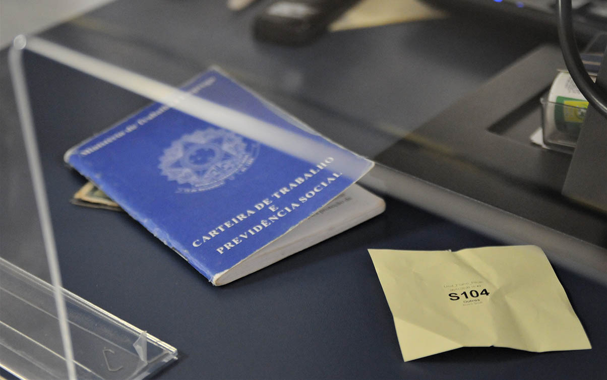 Agências do trabalhador têm quase mil vagas de emprego abertas nesta quarta (12)