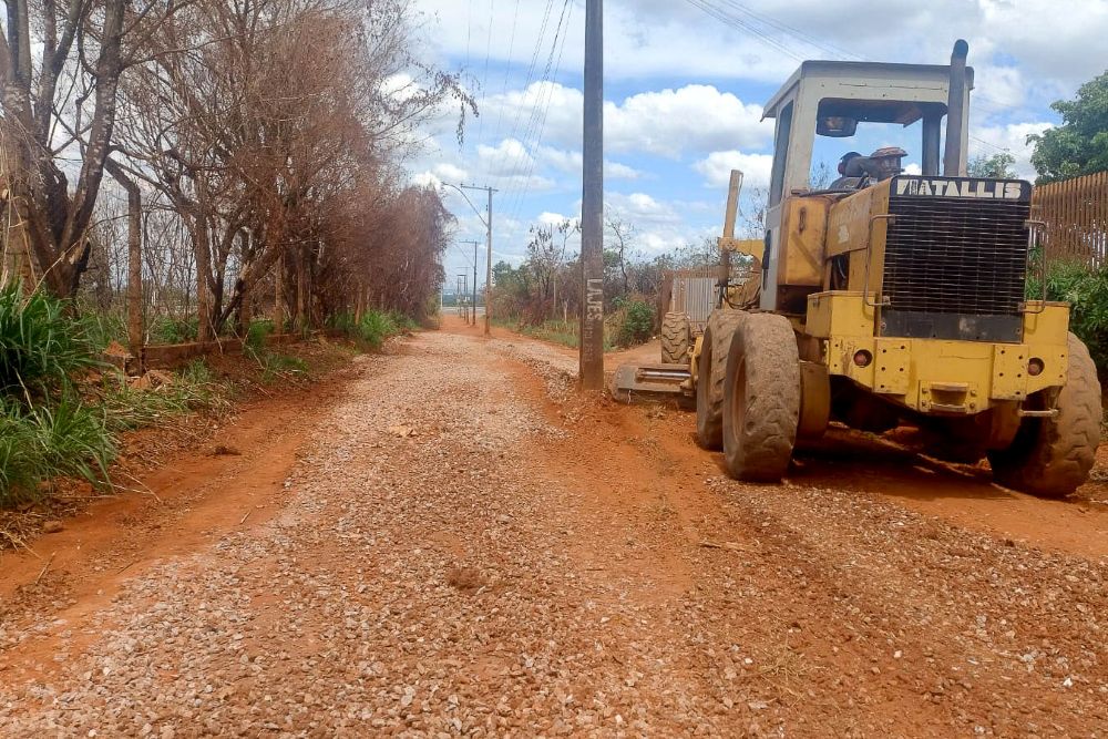 Manutenção de vias não pavimentadas melhora deslocamento de moradores do Jardim Botânico