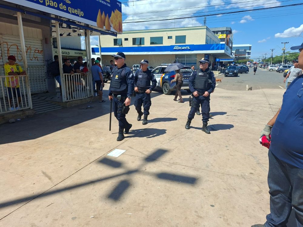 Operação combate comércio ilegal no centro de Ceilândia