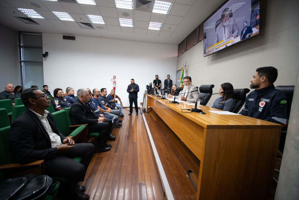 Condutores de ambulância reivindicam carreira própria em audiência pública