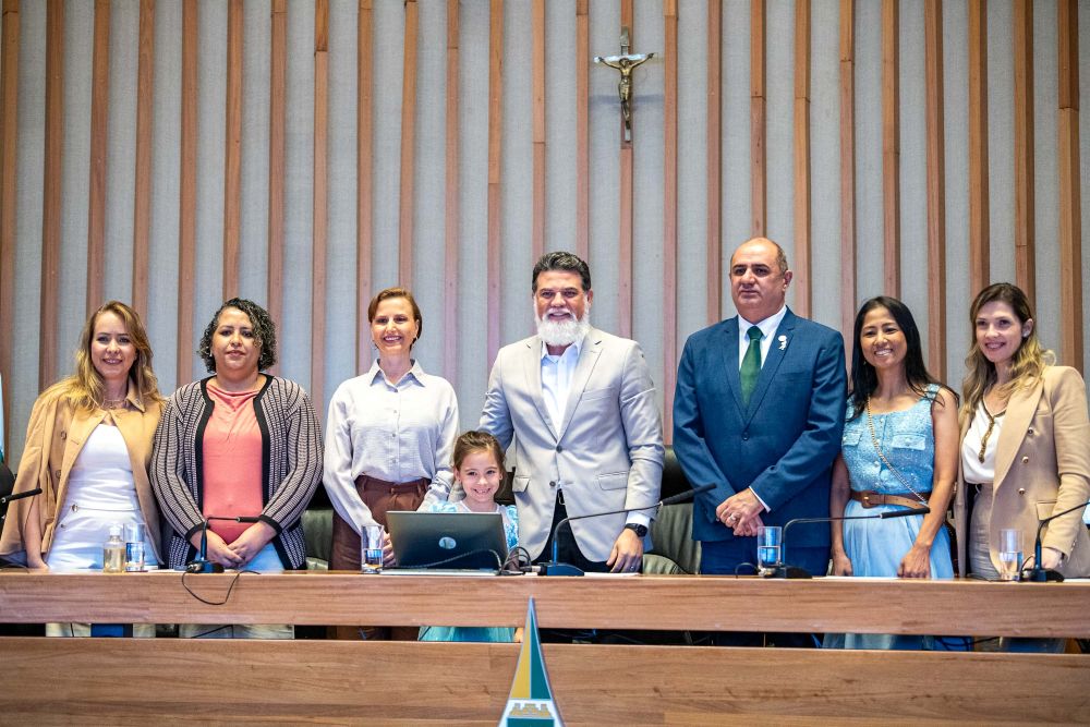 Fonoaudiólogos são homenageados no plenário da Câmara Legislativa