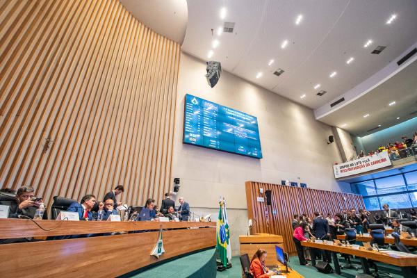 Aprovado projeto que reduz jornada de servidoras lactantes