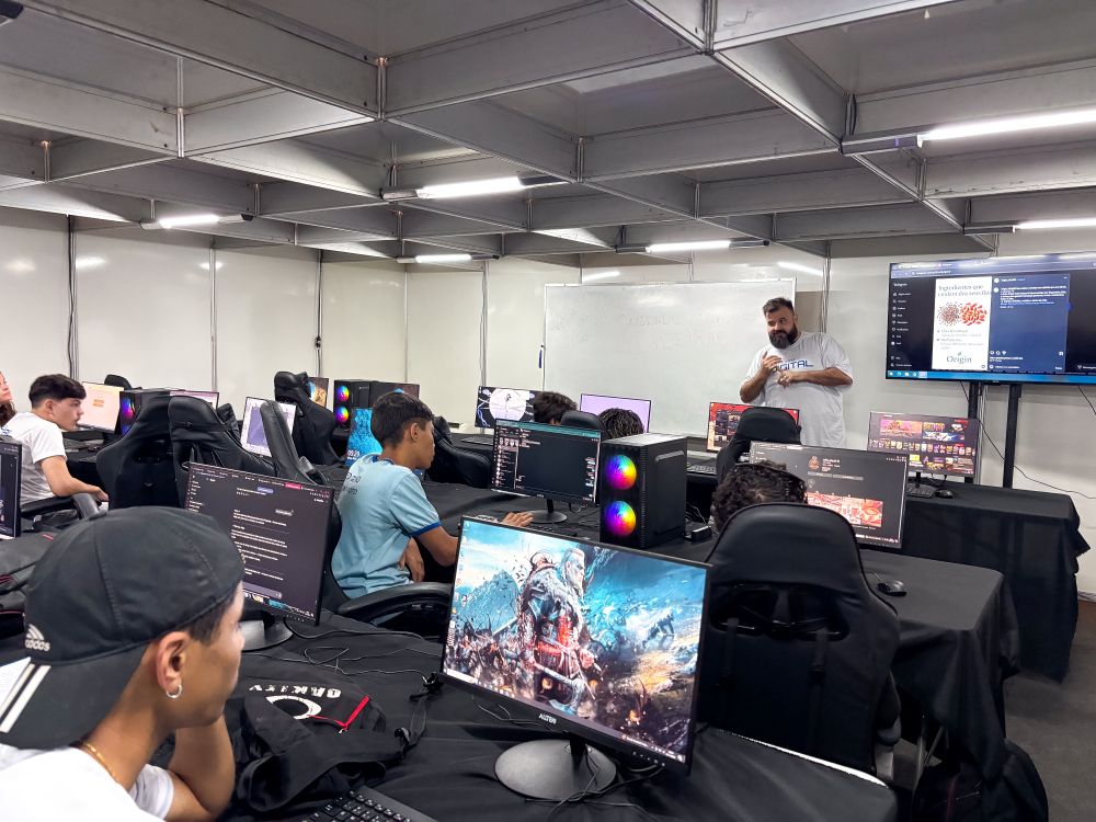 Pró-Jovem Digital forma 240 jovens e leva capacitação em tecnologia ao Gama e Sol Nascente